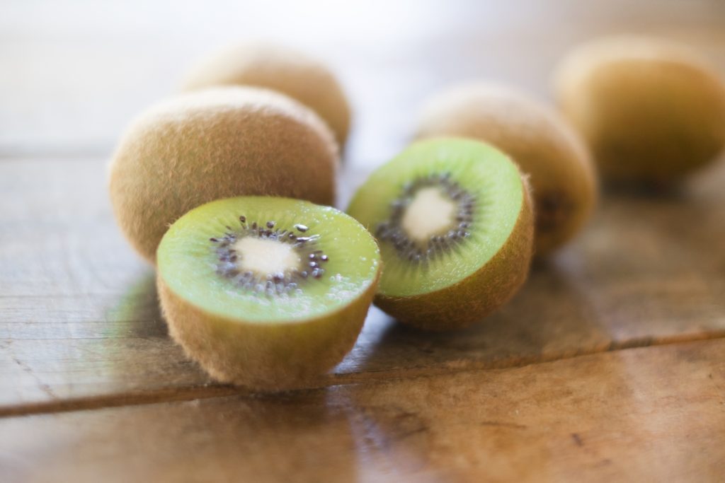 キウイの食べごろの見分け方と追熟させて甘くする保存法は？